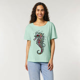 Unisex-T-Shirt aus Bio-Baumwolle | Papageientaucher auf Rot 